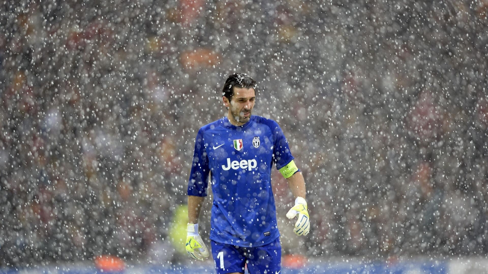 美国男足在巴黎奥运会比赛中以2-0战胜西班牙，美国男足主场