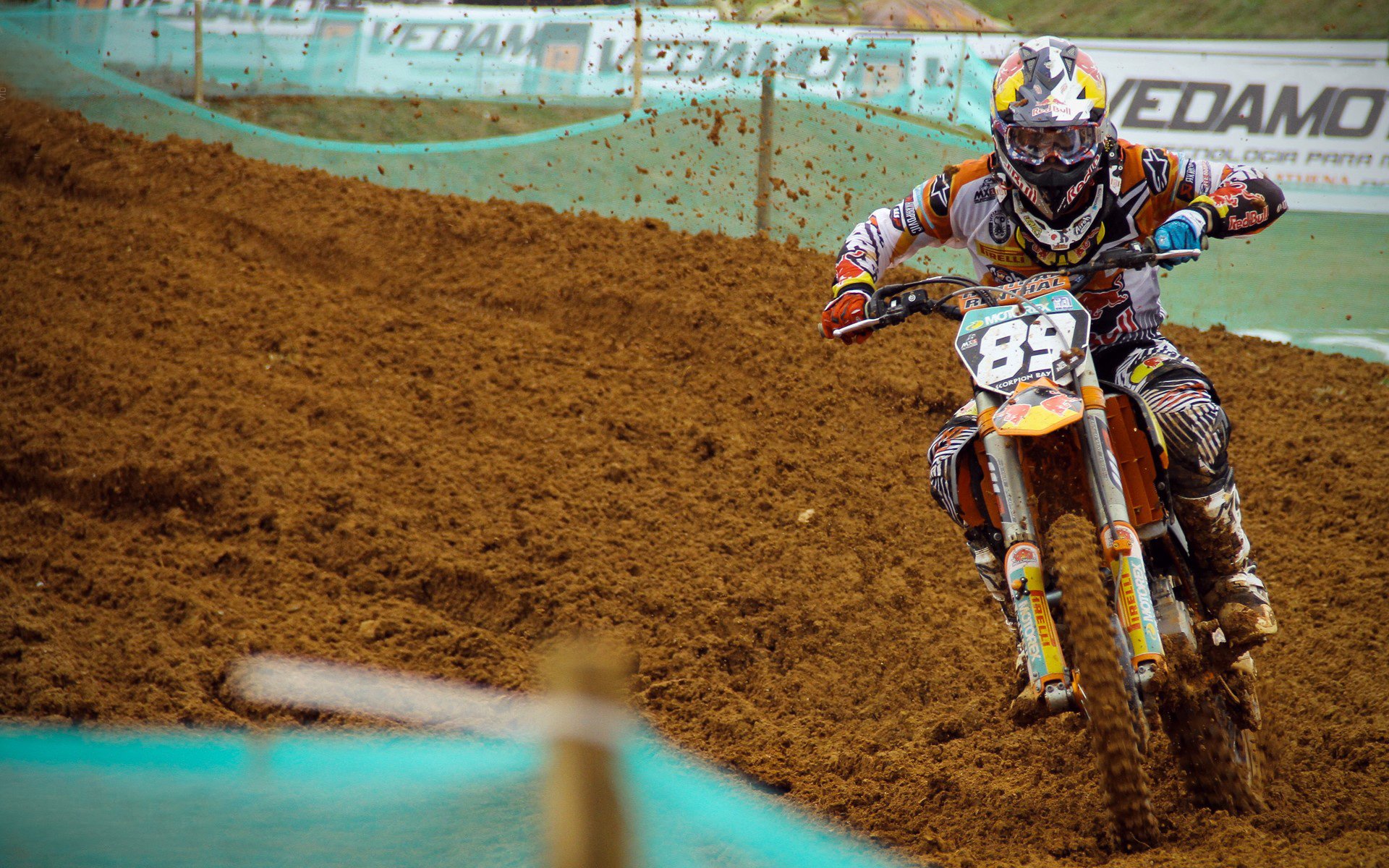 雷暴中的挑战:天公不作美的比赛瞬间,天公不作美什么意思下一句